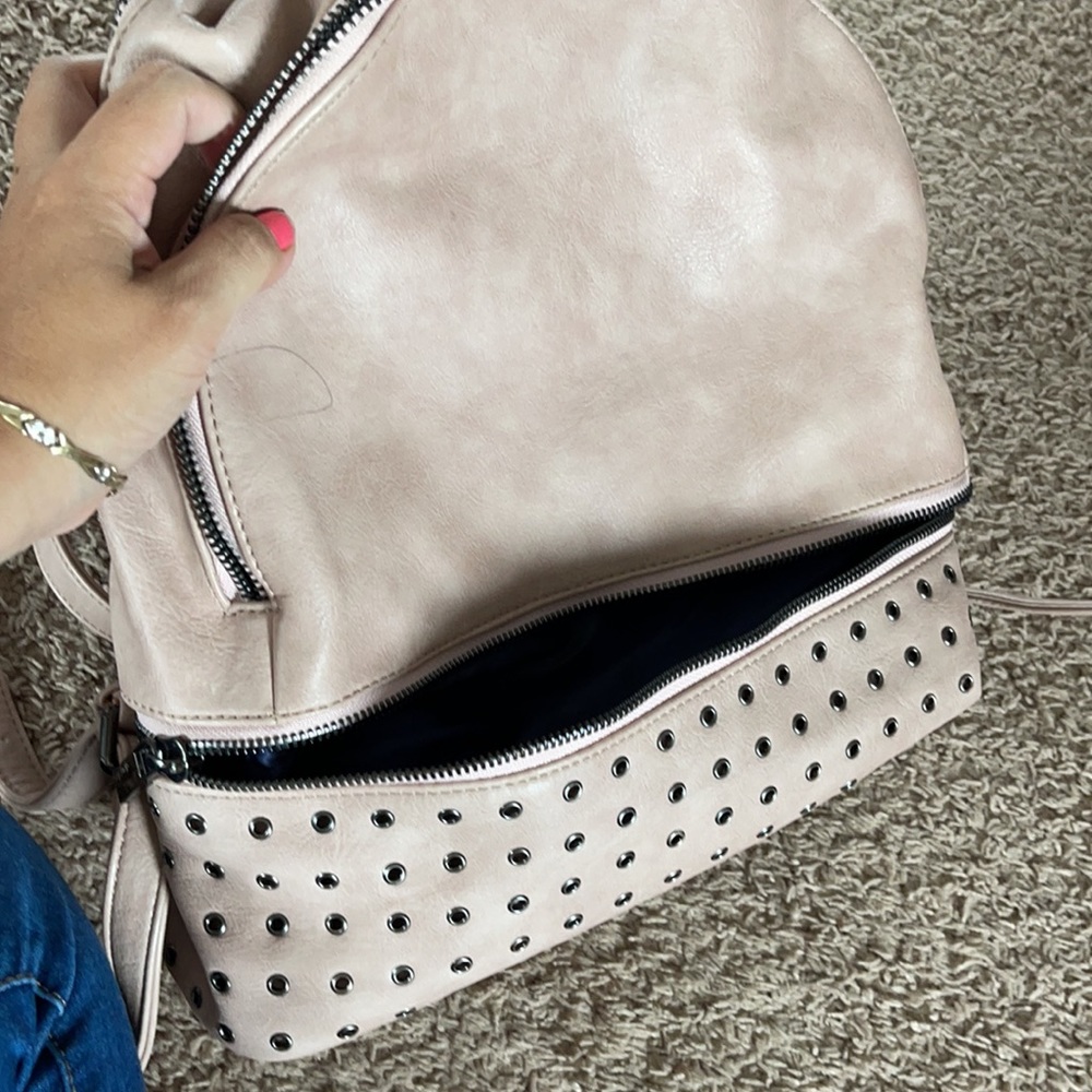 Backpack - Picture 6 of 7